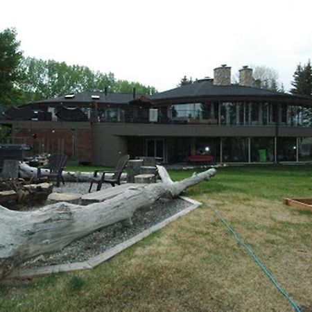 Roundhouse Grotto Bed and Breakfast YYC Exteriör bild