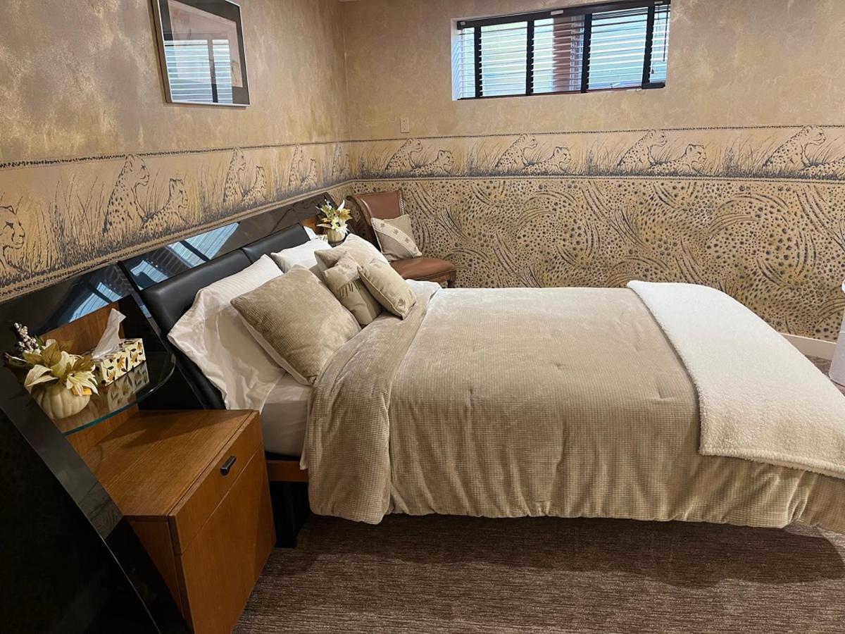 Roundhouse Grotto Bed and Breakfast YYC Exteriör bild