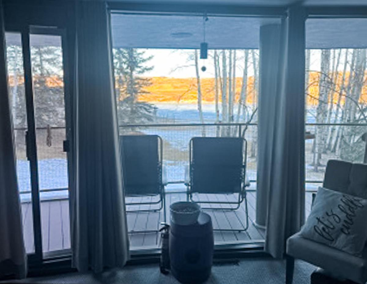 Roundhouse Grotto Bed and Breakfast YYC Exteriör bild