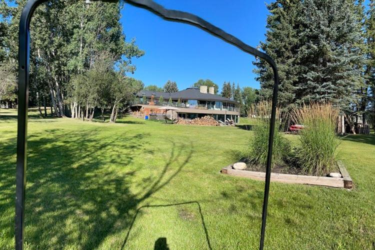 Roundhouse Grotto Bed and Breakfast YYC Exteriör bild