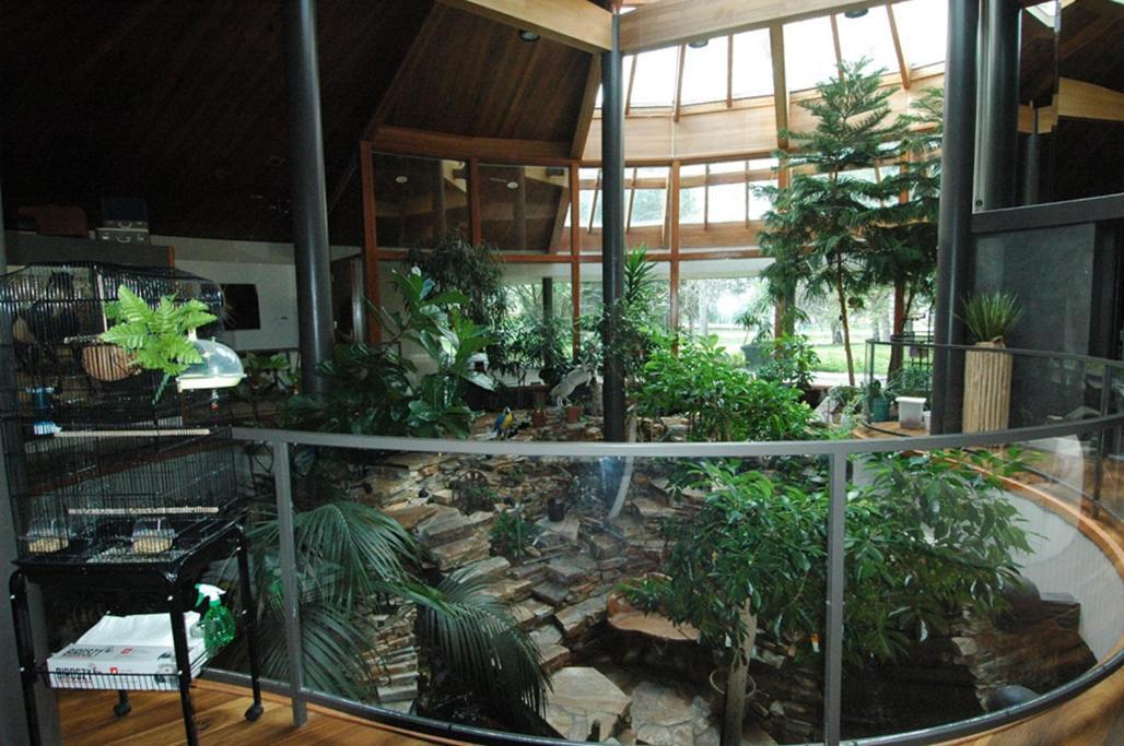 Roundhouse Grotto Bed and Breakfast YYC Exteriör bild