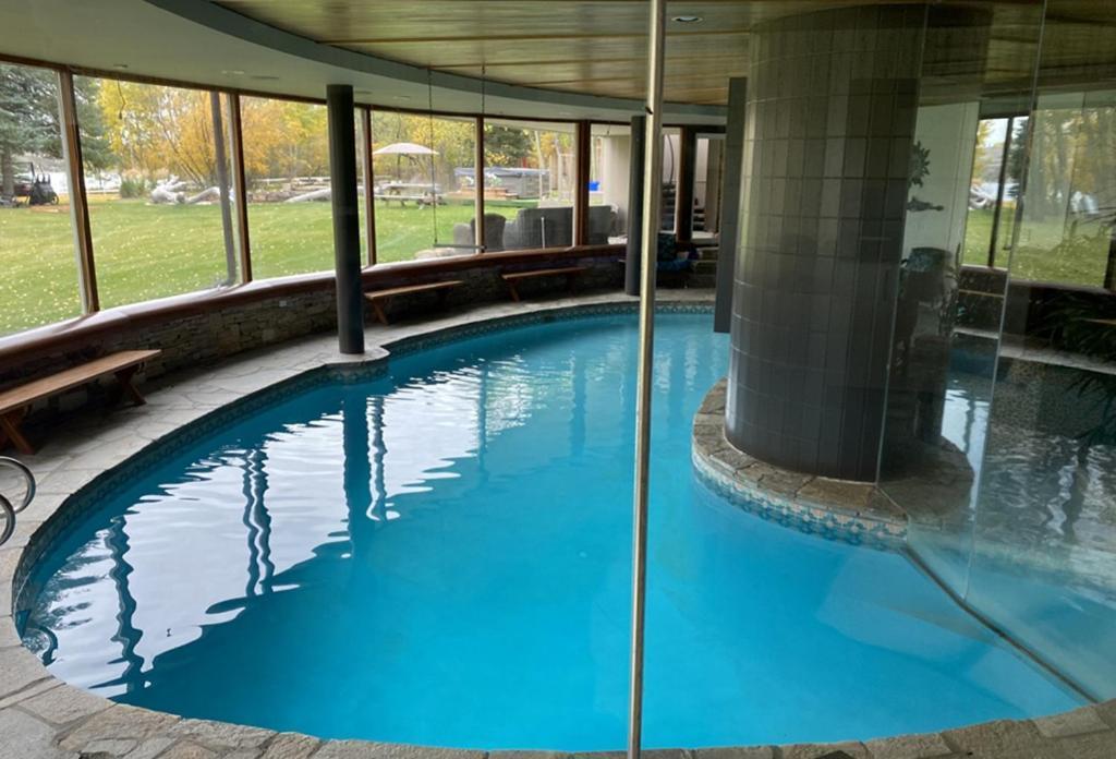 Roundhouse Grotto Bed and Breakfast YYC Exteriör bild